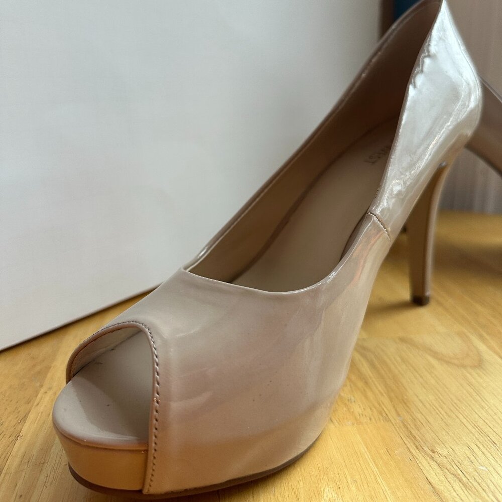 Nine West Women's Hethr Pump - Nude Peep Toe Size 9.5